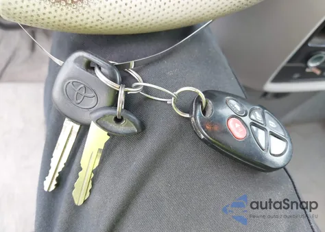 2014 Toyota Sienna Se 8 Passenger z USA, uszkodzony, nr VIN 5TDXK3DC6ES421515